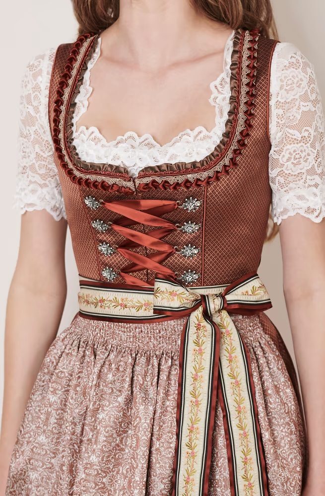 Alternative view of Dirndl Runa