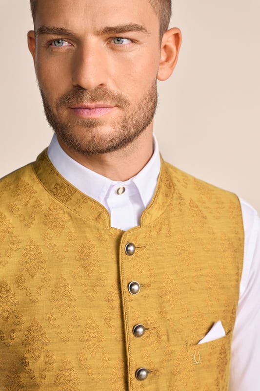 Alternative view of Trachtenweste Rod