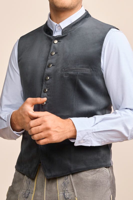 Alternative view of Trachtenweste Phil