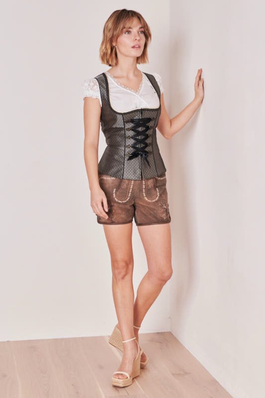 Alternative view of Trachtenmieder Merima