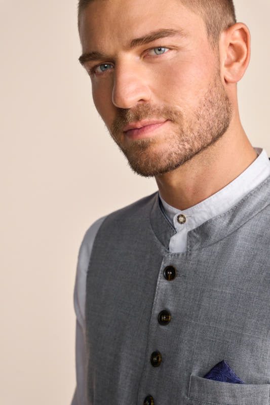 Alternative view of Trachtenweste Falk