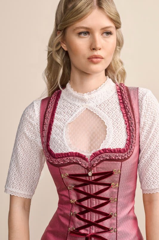 Alternative view of Trachtenmieder Larina