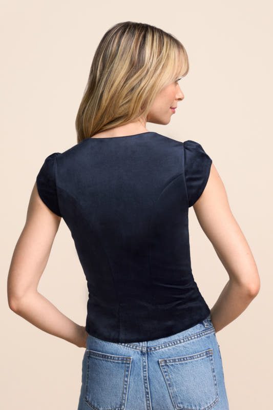 Alternative view of Trachtenmieder Kassira