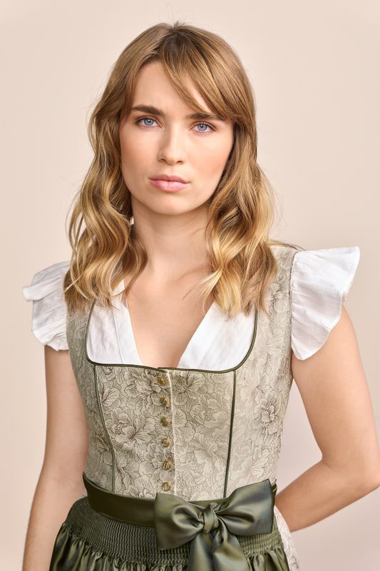 Alternative view of Dirndl Aniani (60cm)