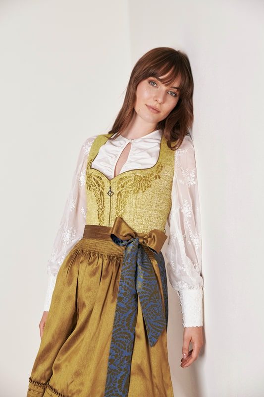 Alternative view of Dirndl Odilia (70cm)