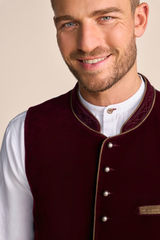 Alternative view of Trachtenweste Aurel