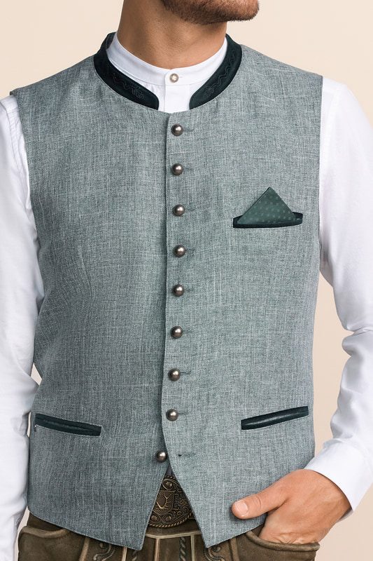 Alternative view of Trachtenweste Davis