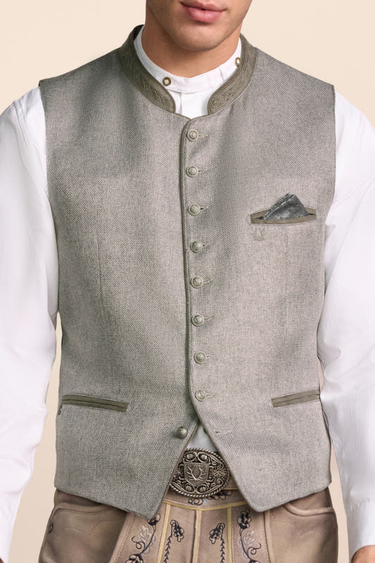 Alternative view of Trachtenweste Christian