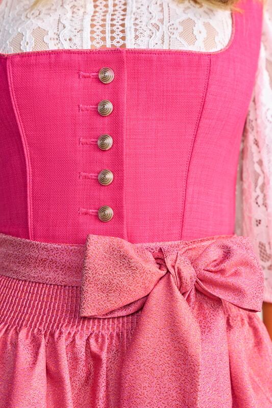 Alternative view of Dirndl Belli (70cm)