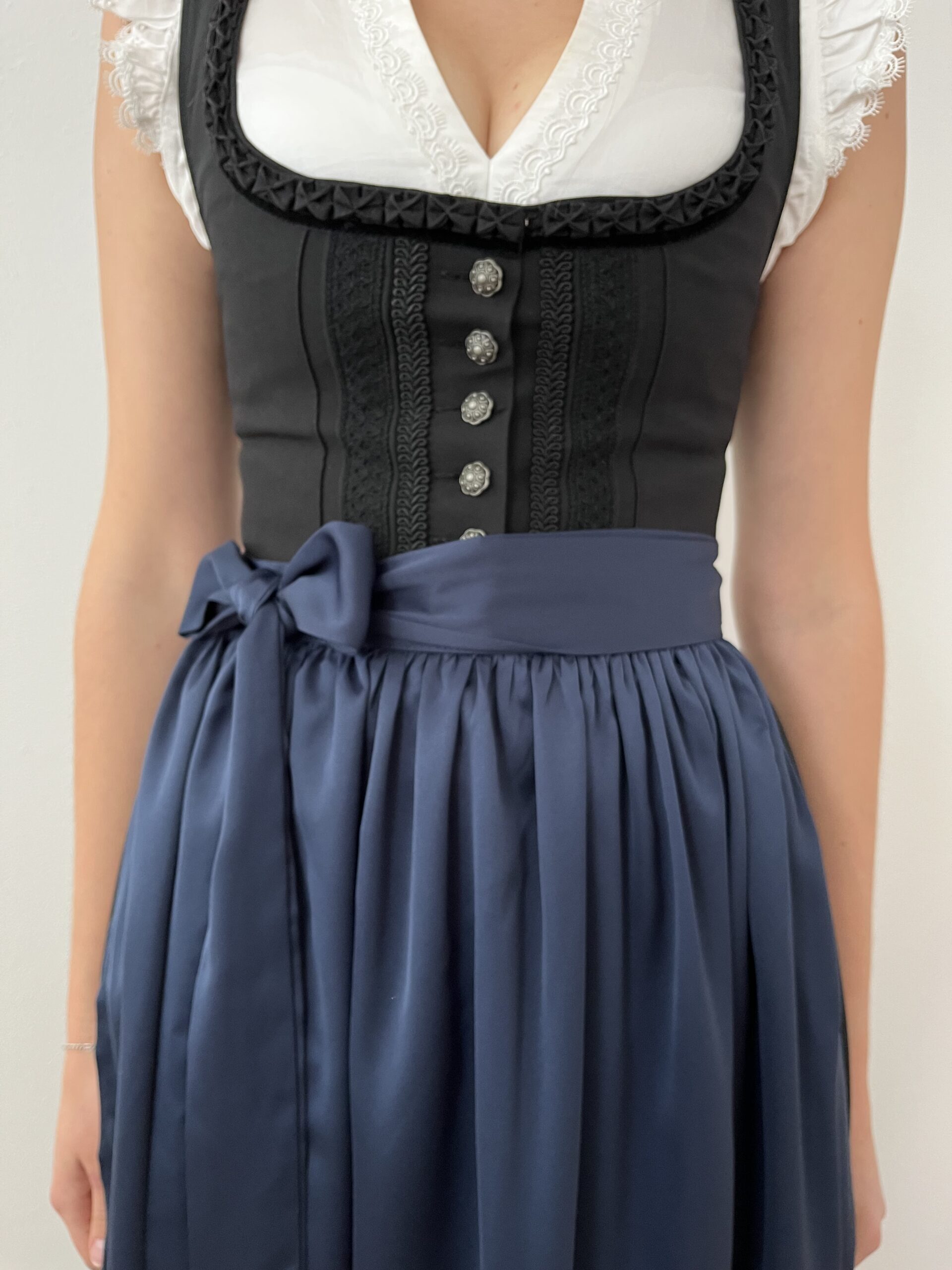 Dirndlschürze Satin 90cm navy – Bild 2