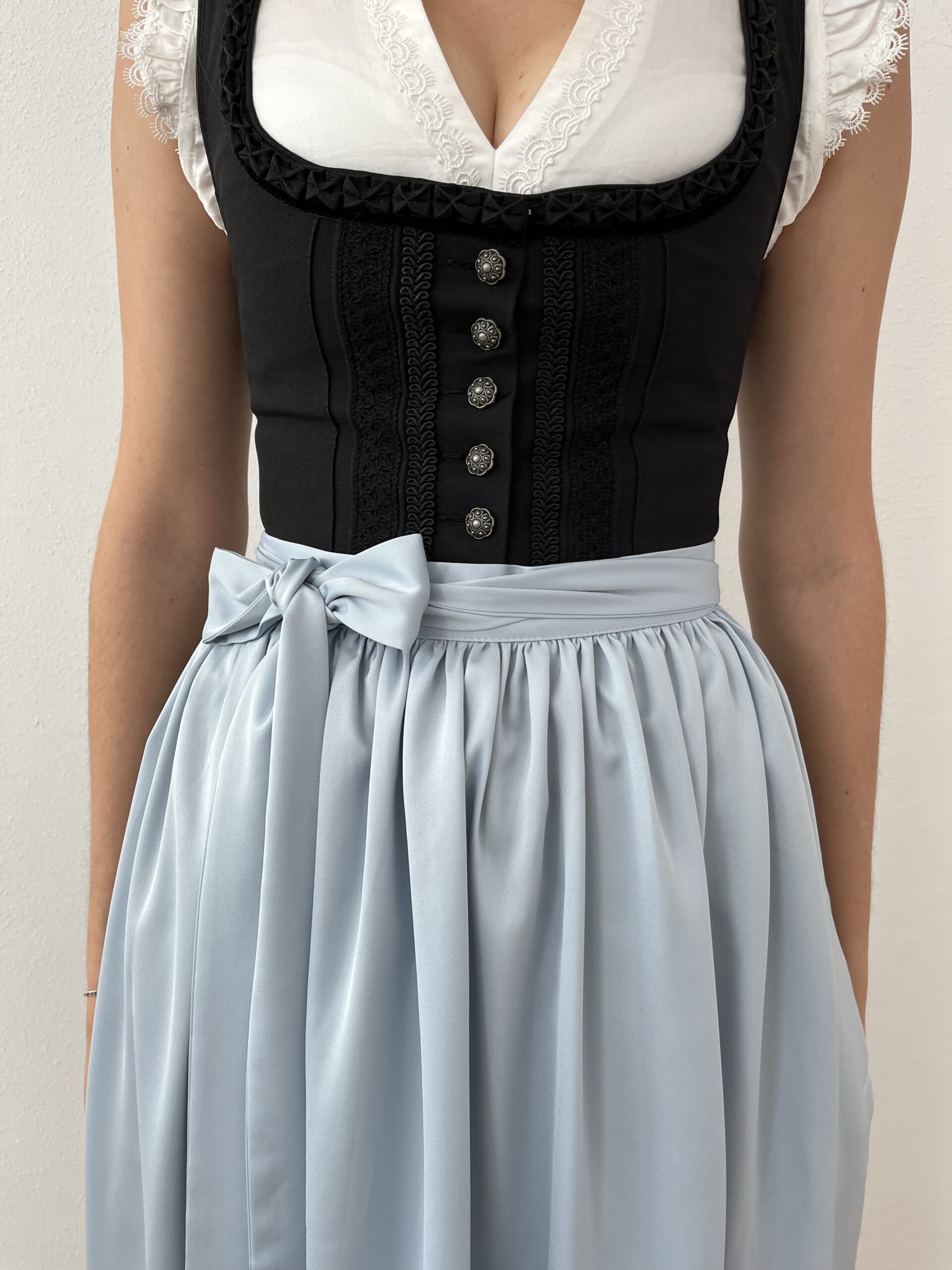 Dirndlschürze Satin 90cm hellblau – Bild 3